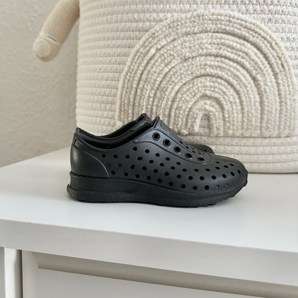 EUC BLACK NATIVE SHOES